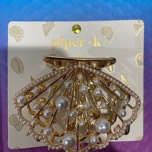 Piper K Gold Shell Hair Clip with Pearls
